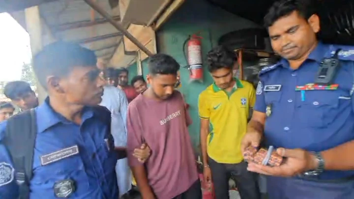দুর্গাপুরে ভারতীয় নেশার টেবল্যাটসহ আটক - ২