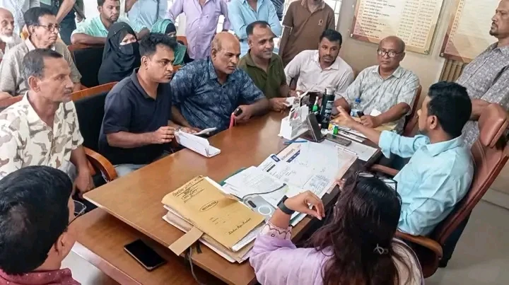 টেম্পুতে উঠানামা ভাড়া-৫ টাকা,
টেম্পু যাবে বোয়ালখালী থেকে বাস টার্মিনাল