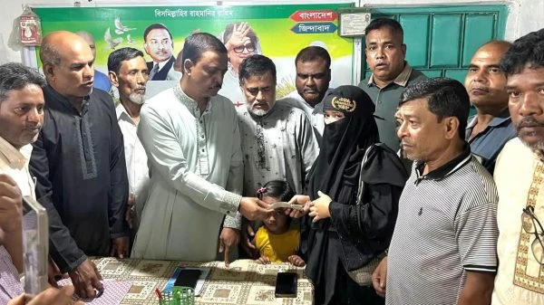 বোয়ালখালীতে কনফিডেন্স সল্ট ফ্যাক্টরির অগ্নিকাণ্ডে নিহত দিদার আলমের পরিবারের পাশে এমপি এরশাদ উল্লাহ