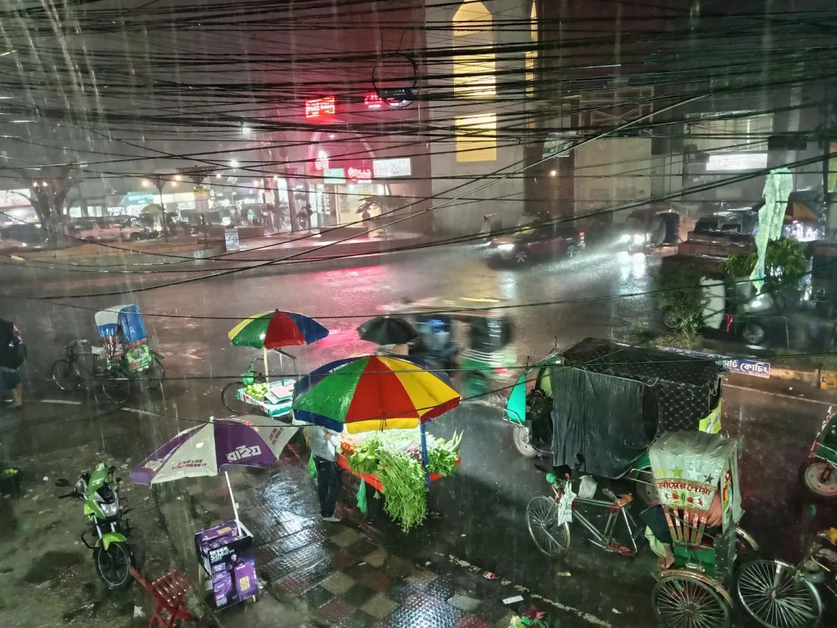খুলনায় ভারী বর্ষণ, আবহাওয়া পরিবর্তনের আশঙ্কা