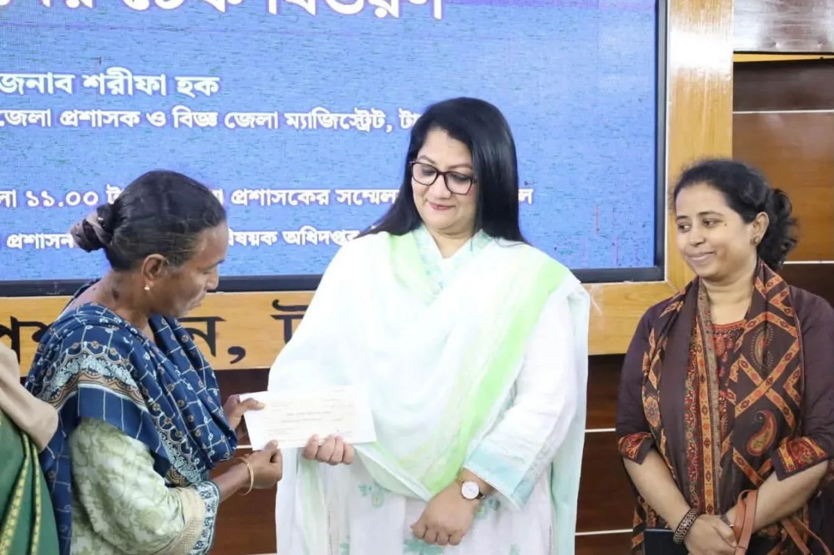 টাঙ্গাইলে ১১২ স্বেচ্ছাসেবী মহিলা সমিতির মাঝে ২৪ লাখ ৪২ হাজার টাকা অনুদান বিতরণ