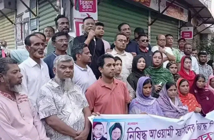 খুলনায় বিএনপি নেতা মনজুরুল আলমের বাড়িতে হামলার প্রতিবাদে বিক্ষোভ মিছিল ও পথসভা