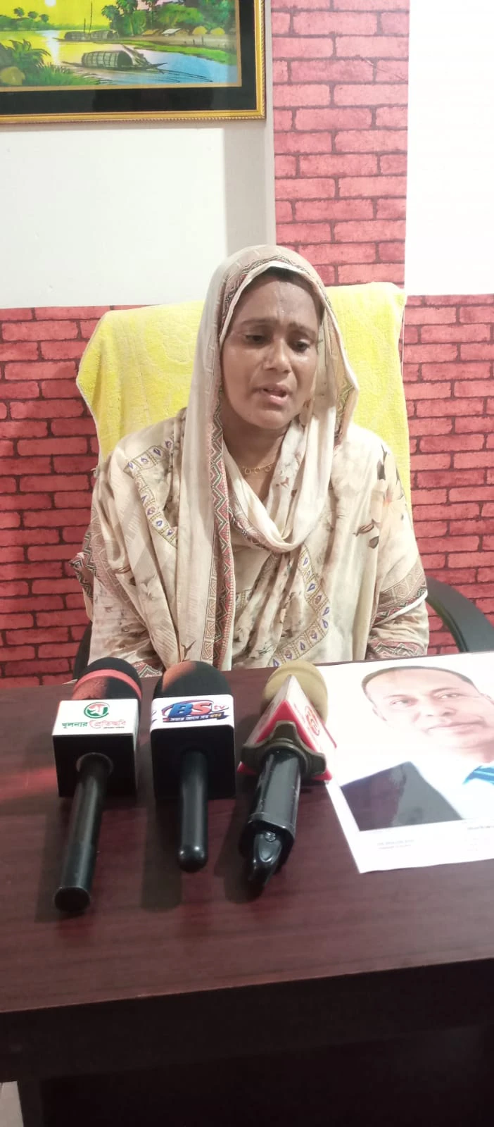 দুই সন্তান নিয়ে নিরাপত্তাহীনতায় কুলসুম, স্বামী ও তাঁর পরিবারের বিরুদ্ধে অর্থ আত্মসাৎ ও প্রাণনাশের হুমকির অভিযোগ