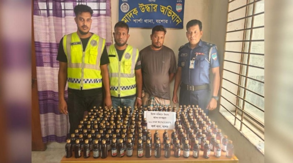 শার্শায় ২০০ বোতল ভারতীয় নেশাজাতীয় সিরাপ ও ইজিবাইকসহ আটক ১